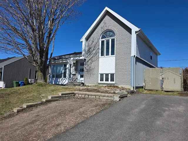 Two Storey House for Sale in Quebec Beauport