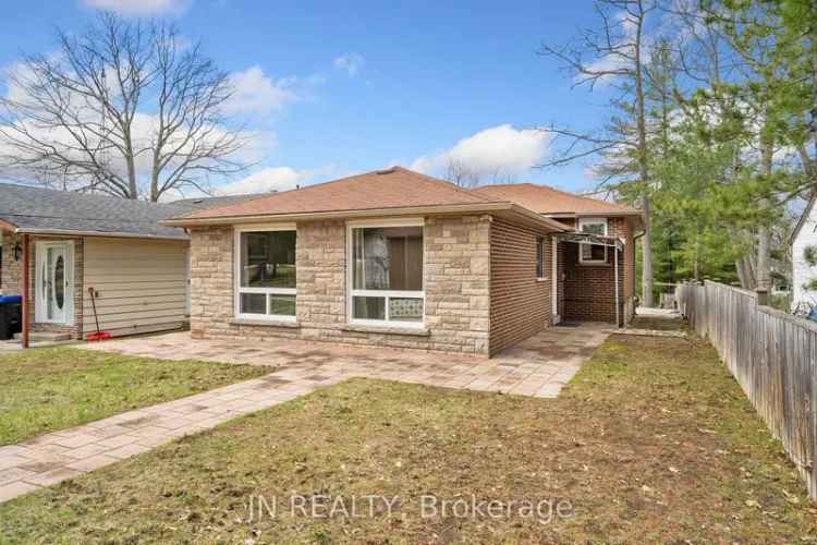 Buy waterfront bungalow with gazebo and boats near Wasaga