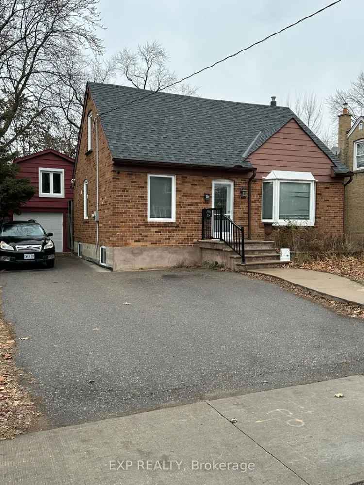 House For Sale in Toronto, Ontario