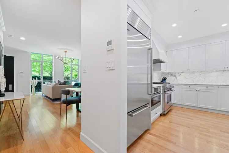 Luxury Yaletown Waterfront 3 Bed 2.5 Bath Home