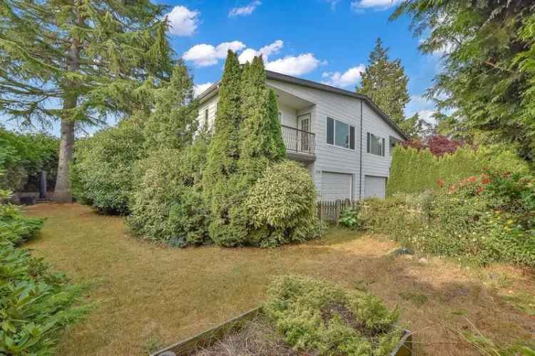 A $998,000.00 1/2 Duplex with 3 bedrooms in Pebble Hill, Tsawwassen