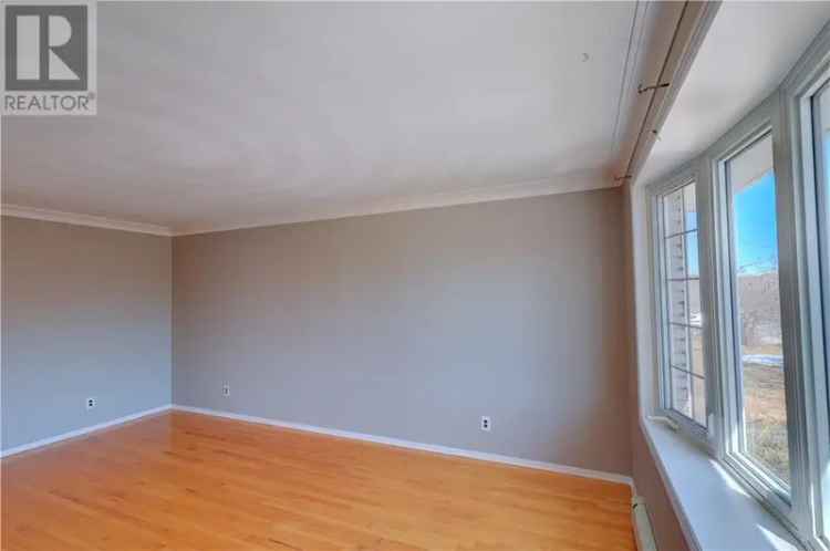 All Brick Bungalow Near Moonlight Beach 3 1 Beds 2 Baths Finished Basement