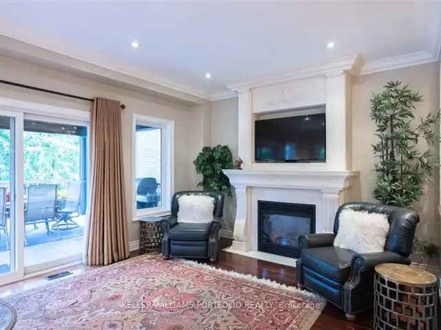 Luxury Detached Family Home in Bronte Creek