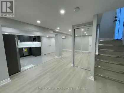 3 rooms apartment of 240 m² in Toronto