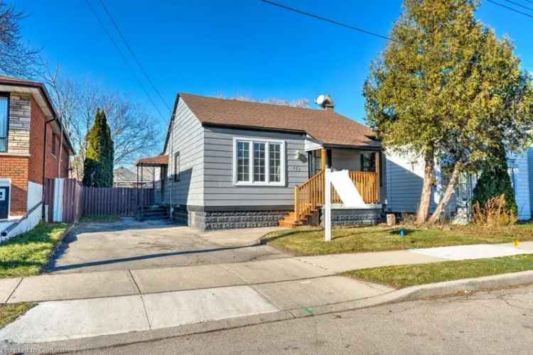 House For Sale in Hamilton, Ontario