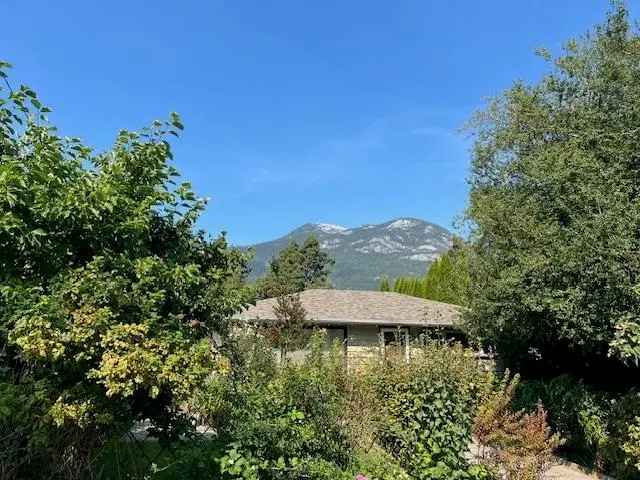 A $1,628,000.00 House/Single Family with 2 bedrooms in Downtown SQ, Squamish