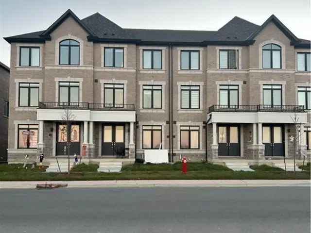 3 Bedroom 25 Bath Townhouse Spacious Corner Lot Modern Kitchen