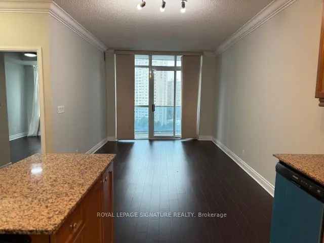 Luxury Mississauga Condo 1 Bed + Den Near Square One