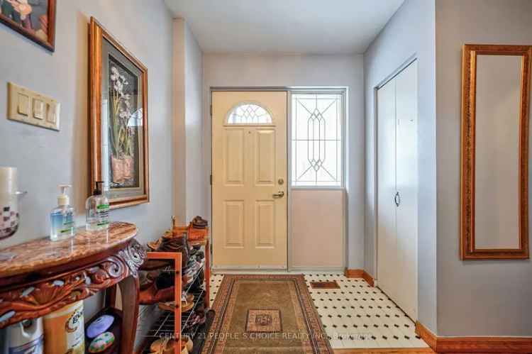 House For Sale in Toronto, Ontario