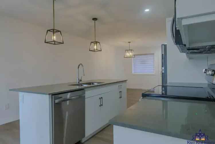 3 Bed 2.5 Bath Winnipeg Duplex - Pet Friendly