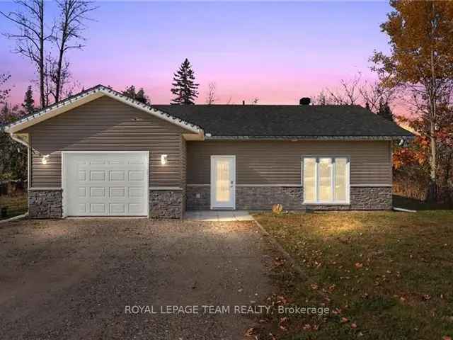 Cozy 2-Bed, 1-Bath Bungalow near Calabogie Peaks