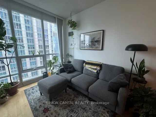 Downtown Toronto 1-Bedroom Suite with Amenities and Parking