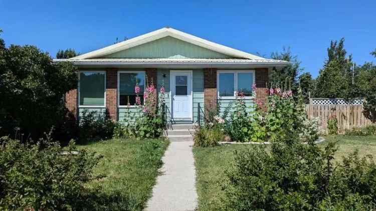 Updated 2-Bedroom Bungalow Near Schools