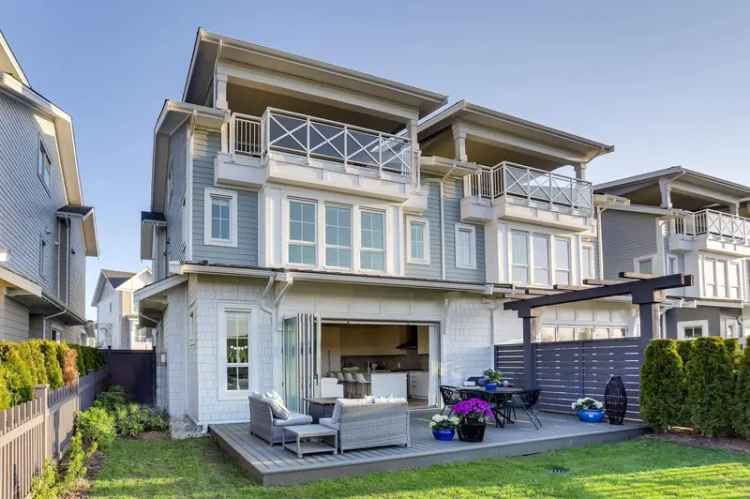 Luxury Waterfront Townhouse in Ladner 4 Beds 4.5 Baths