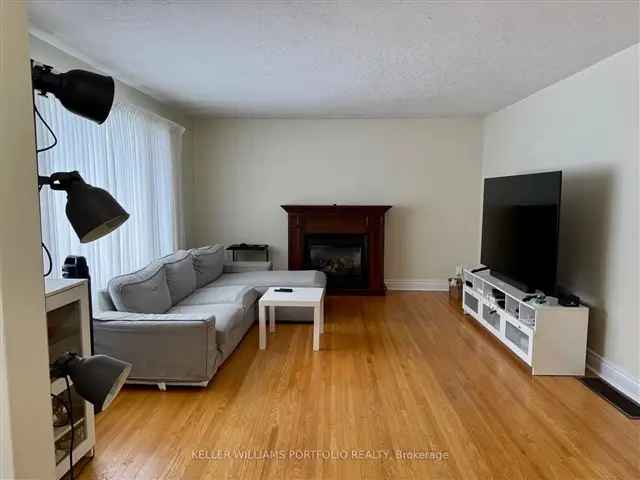 Bright Spacious Bungalow Main Floor Lease Walk Out Deck