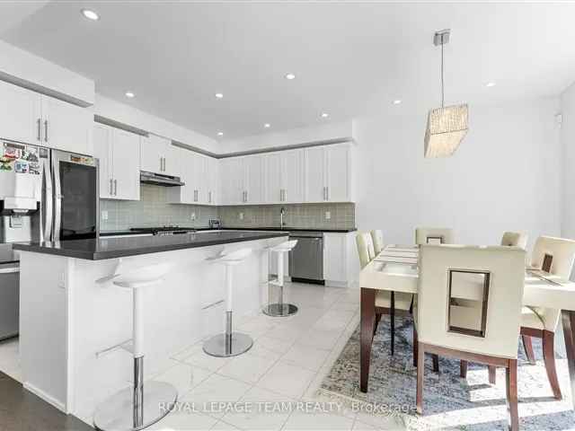 Stunning Detached Home: Modern Amenities & Family-Friendly Design