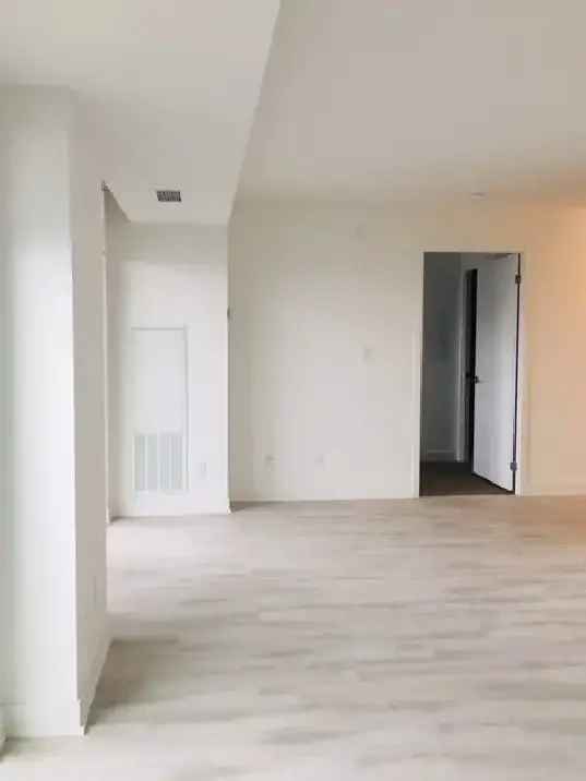 YORKDALE 1: 2 BEDS   2 BATHS with Parking included