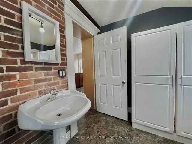 House For Sale in Yarmouth, null