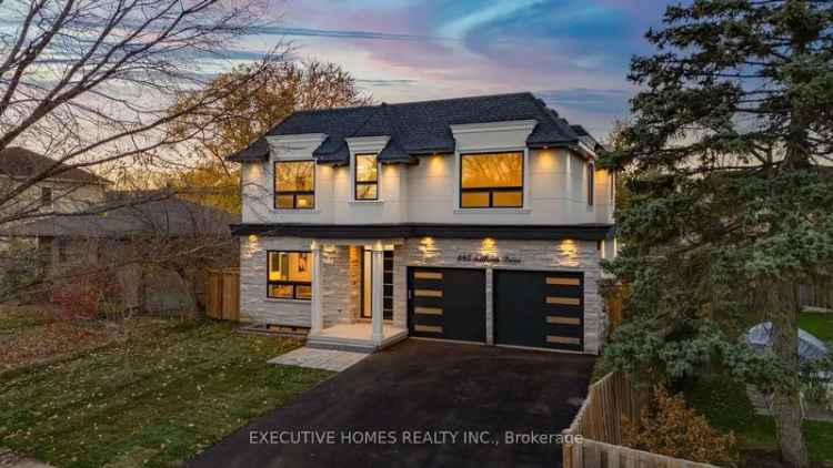 House For Sale in Oakville, Ontario