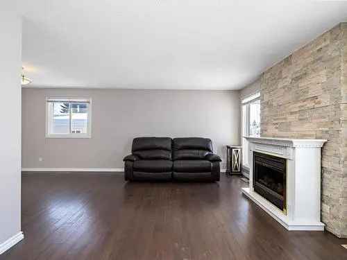 Bungalow for Sale in Caernarvon Edmonton with Stunning Features