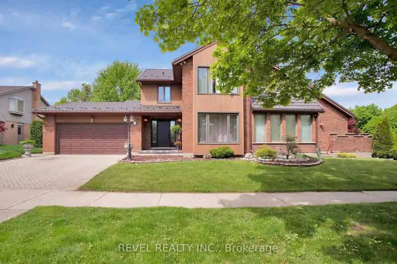 Buy House in Westmount with Luxurious Features and Private Oasis