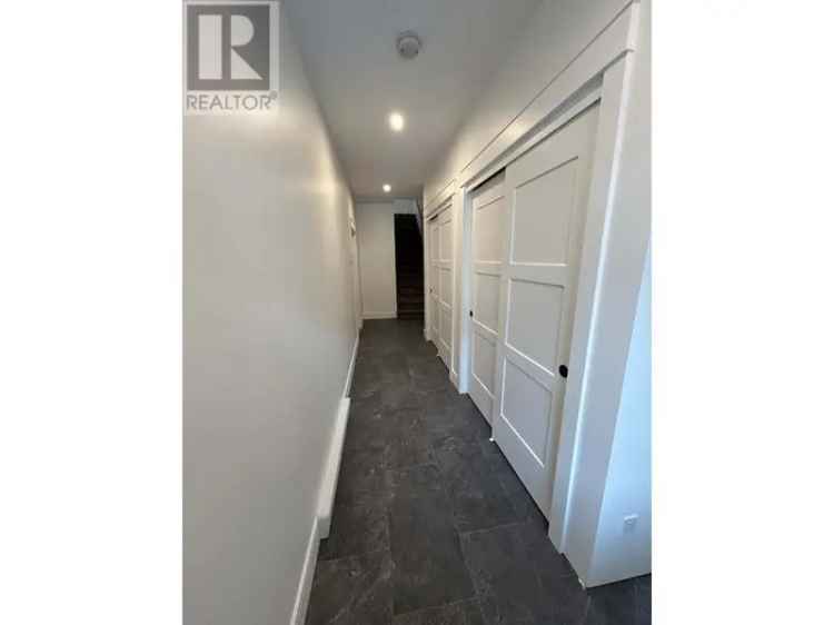Sun Peaks Ski-in Shuttle-out Home 4 Beds Legal Suite Garage