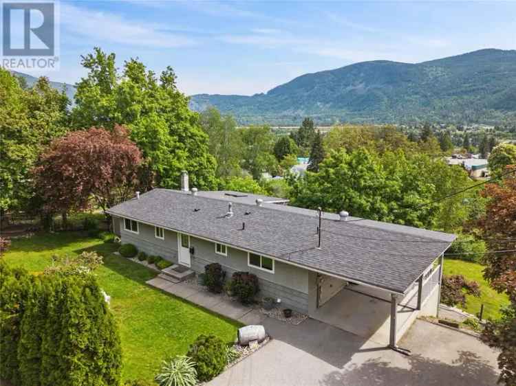 4-Bedroom Bungalow with Mountain Views in South Castlegar