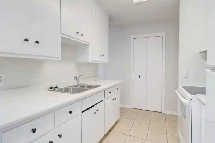 NEWLY RENOVATED 1 BEDROOM UNIT UPTOWN