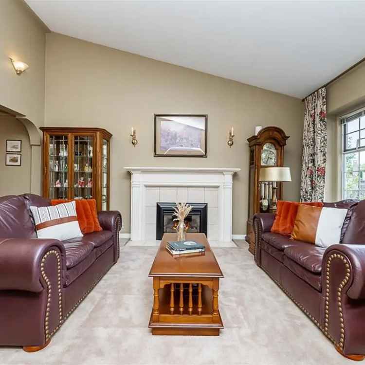 6 Bedroom Family Home in Eaglecrest