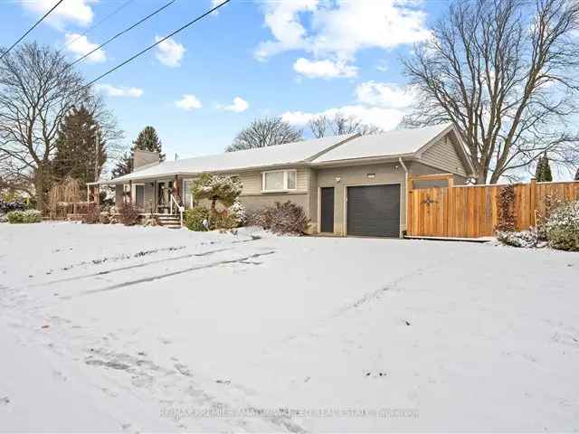 5 Bedroom Ranch Bungalow with Heated Pool and Hot Tub