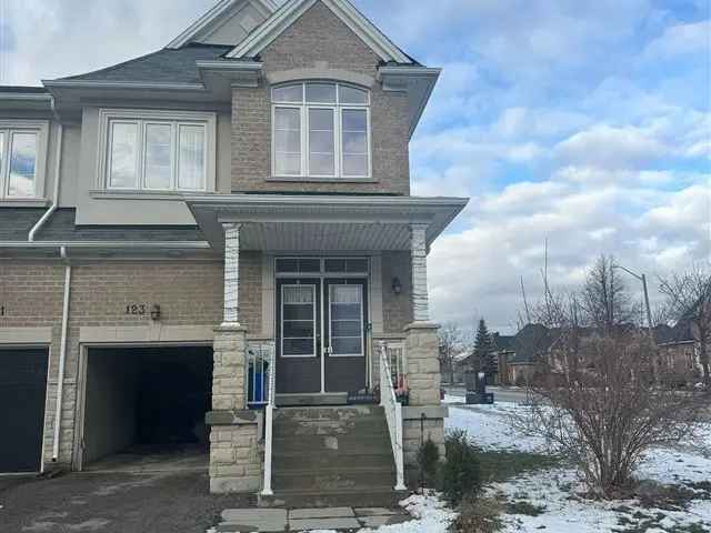 Richmond Hill 4 Bedroom End Unit Family Home