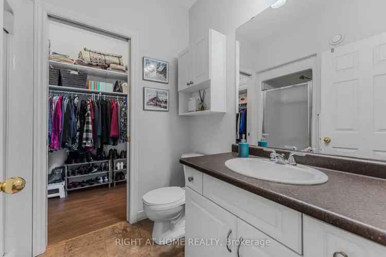 Charming Bungaloft Townhouse in Niagara-on-the-Lake