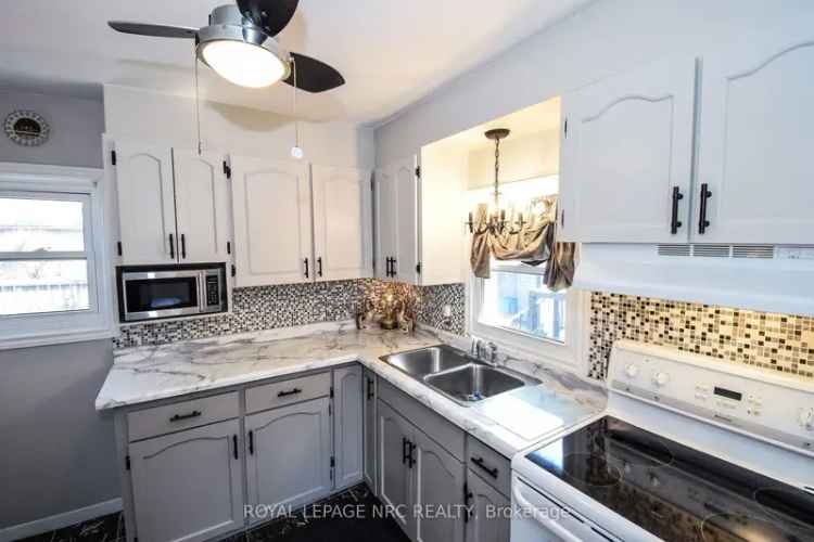 Updated 2 1.5 Storey Home North Welland Hot Tub Deck