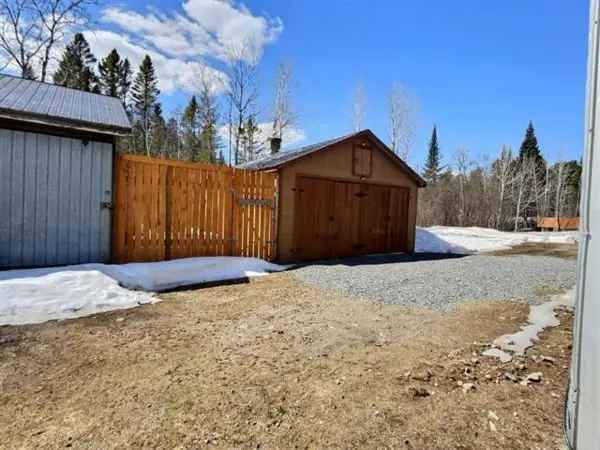 Commercial Building Office for Sale in Sainte Veronique