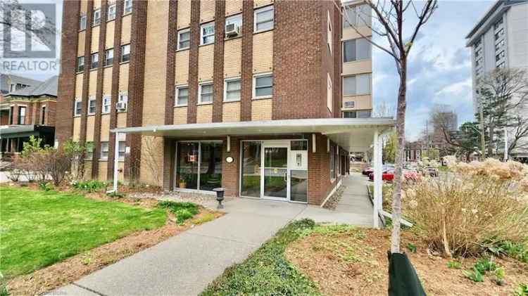 Spacious Durand CO-OP Condo 2 Bed 2 Bath 1000+ sq ft