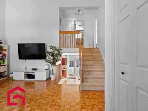 3-Bedroom Family Home with Pool in St-Hubert Longueuil