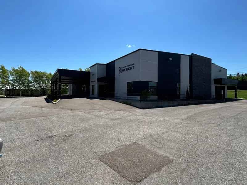 Commercial Building Office for Rent Roberval