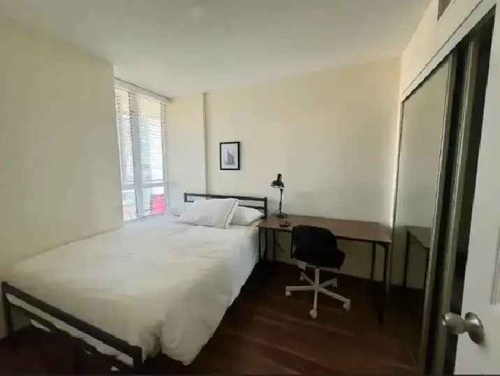 Cozy Downtown Room for Rent - Move in now