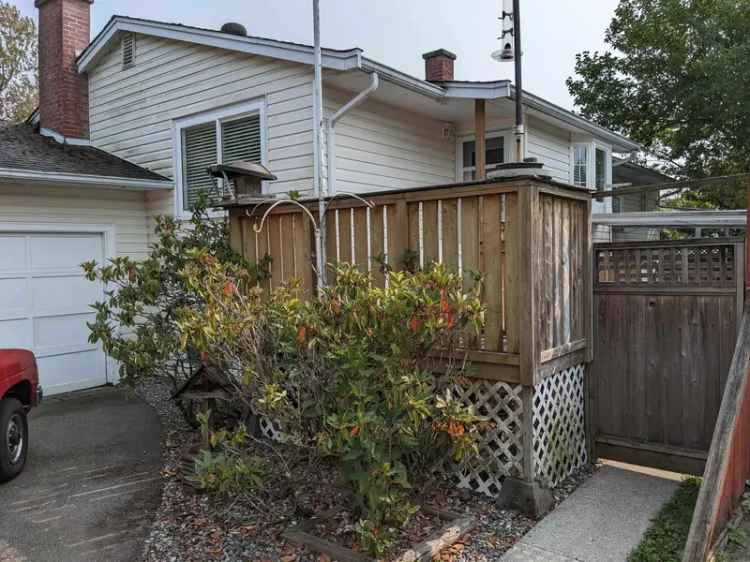 16428 12 Avenue Surrey House for Sale