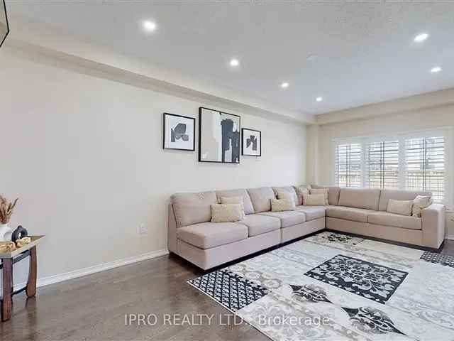 House For Sale in Oshawa, Ontario