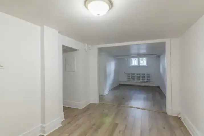 Semi Renovated 1 Bedroom Apartment Near HEC Montreal