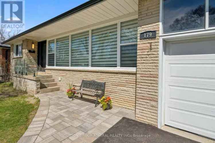 Updated Bungalow in Bathurst Manor 3+2 2 Kitchens Large Lot