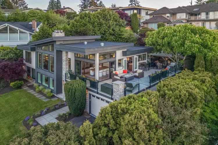 Panoramic View 5-Bedroom Home in Tsawwassen
