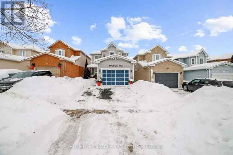 Stunning 4-Bedroom Detached House with Modern Kitchen and Large Backyard