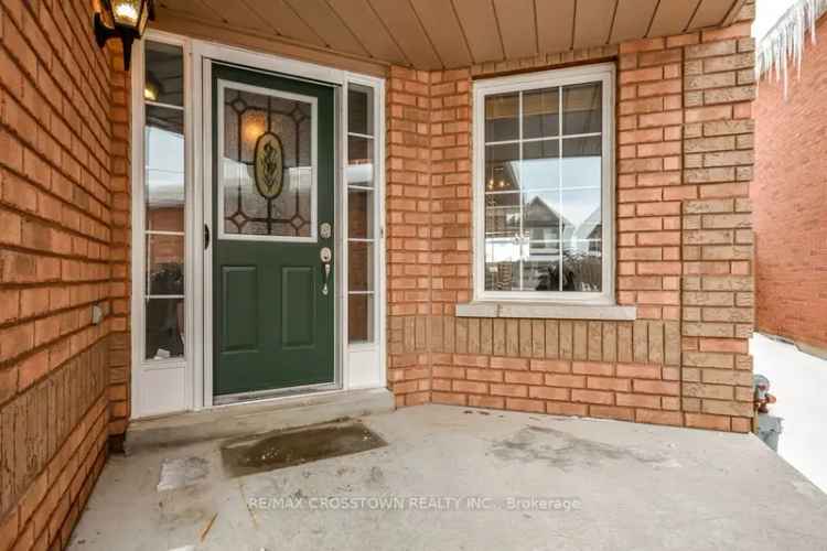 All Brick 2-Storey Home Family Friendly Neighborhood 2470 Sq Ft