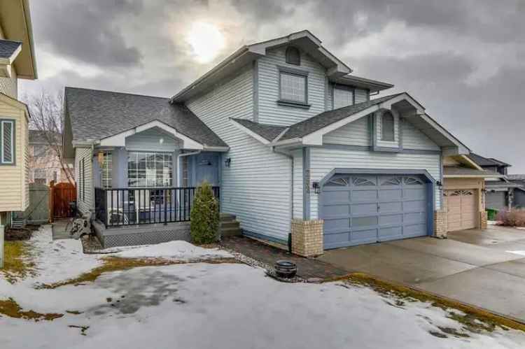 House For Sale in Calgary, Alberta