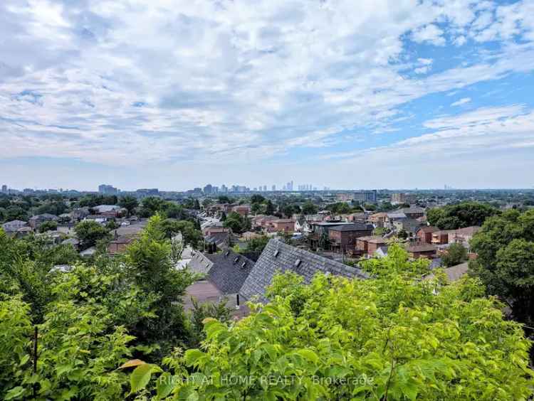 House For Sale in Eglinton Avenue West, Toronto, Ontario