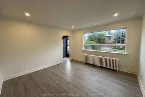 3 rooms house of 418 m² in Toronto