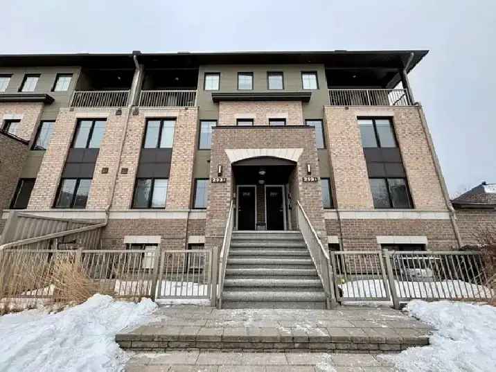 2 Bedroom Terrace House for Rent in Ottawa Orleans