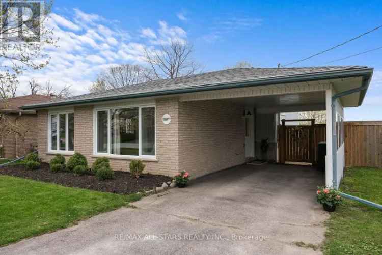 3-Bedroom Backsplit in Sunderland - Family Home